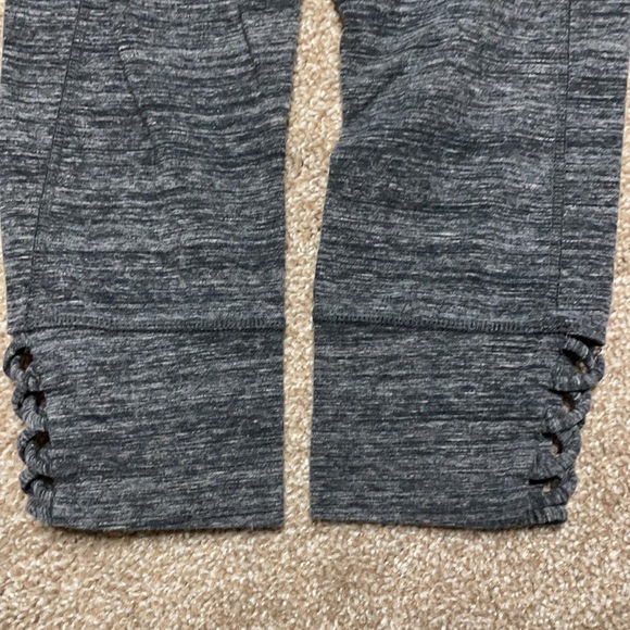 4/$24🦩 Calvin Klein Gray Capri Leggings - Picture 8 of 9
